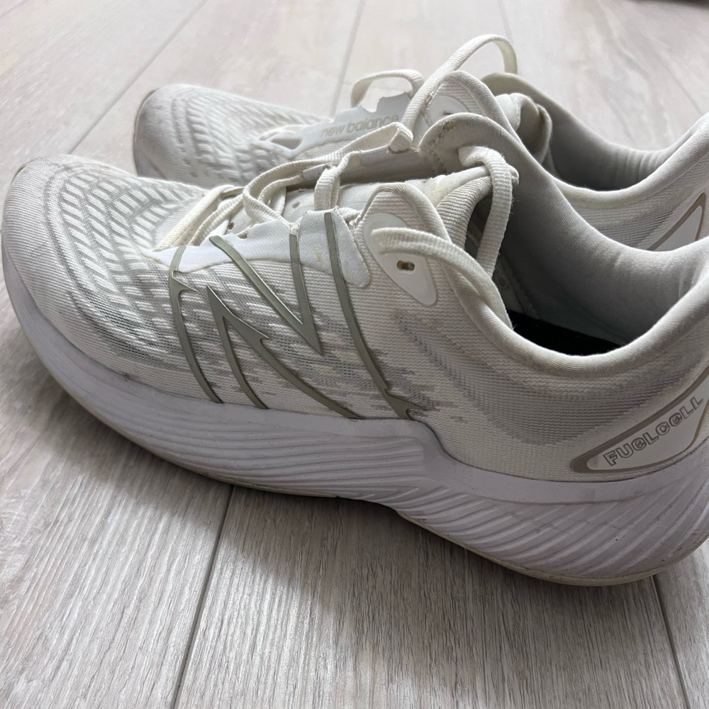 New balance fuel cell prism running shoes